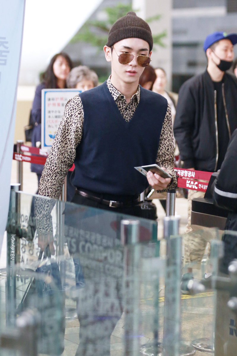 LuckyKey07's tweet photo. 170407 김포출국 -- 넘 멋있습니다!! 😍#키 #기범 #key https://t.co/AVH0z2zDoI