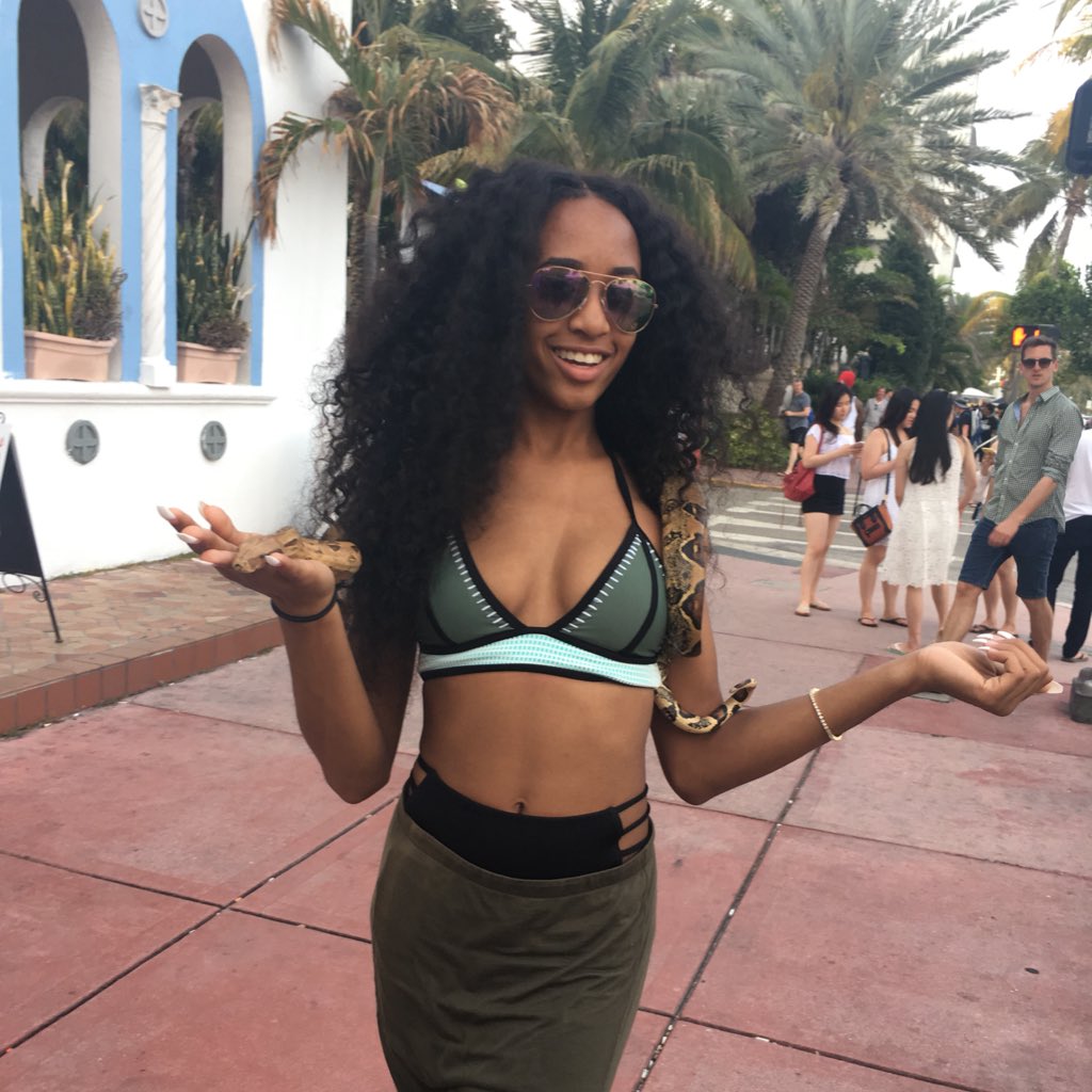 _jaaass_'s tweet photo. Miami is treating me good 👅 https://t.co/doxzajGp9P
