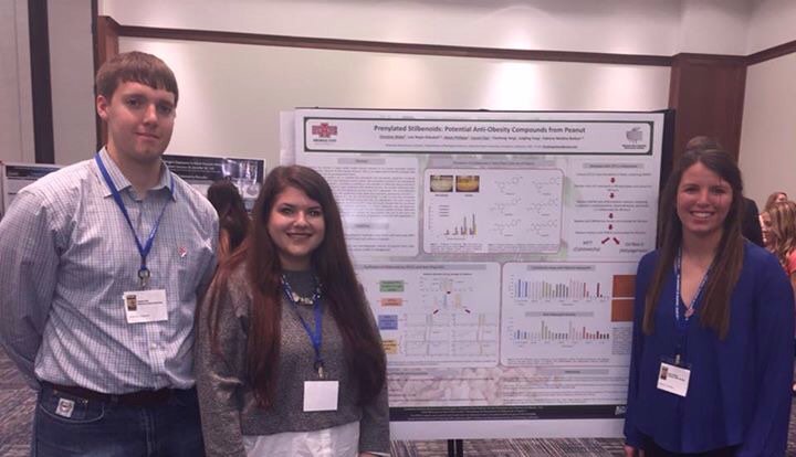AStateResearch's tweet image. Proud of our A-State student researchers at NCUR 2017 today! #WolvesUp #AStateResearch #urw2017