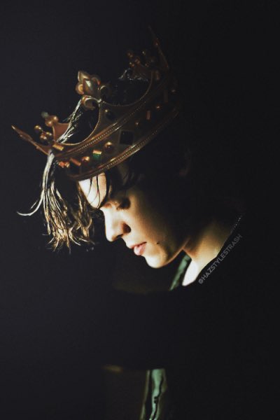 jiminieuniverse's tweet photo. 7 hours left. the king is coming #HS1isComing #SignOfTheTimes https://t.co/Qjw2jcUSrH