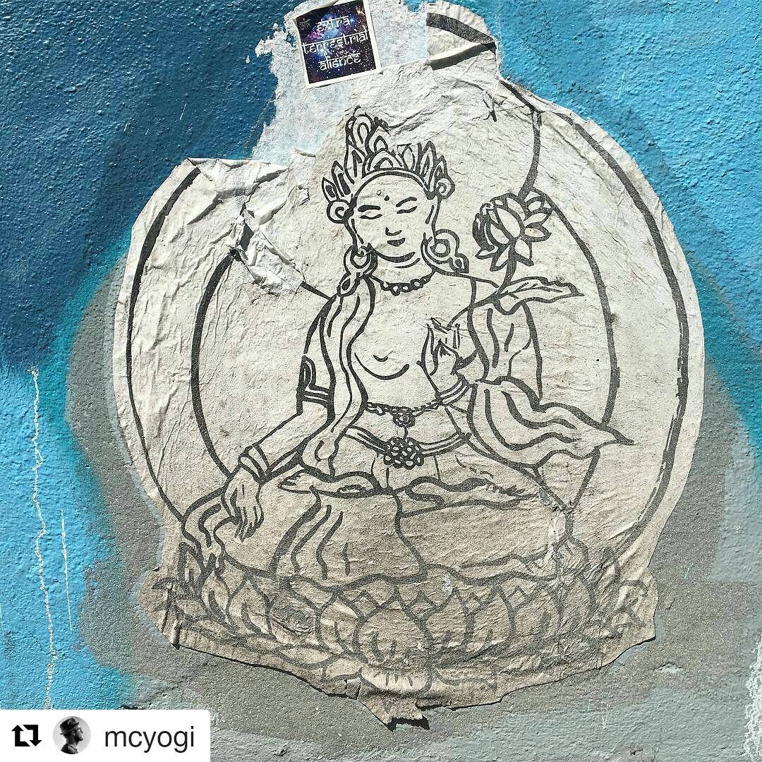EcocoBeauty's tweet photo. These Thursday Vibes tho 💫 #tenthousandBuddhas #Repost IG: @mcyogi https://t.co/5UStlZ5047