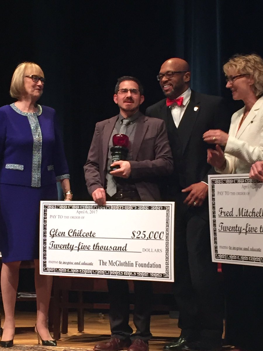 KESkangaroos's tweet photo. Congratulations Mr. Chilcote: 2017 McGlothlin Award for Teaching Excellence winner!! https://t.co/j2nTZFk3As