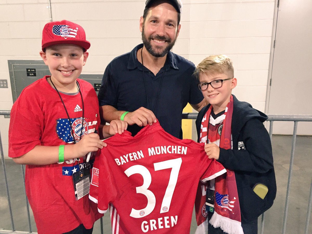 Happy birthday to Paul Rudd! Half super hero, half fan! 