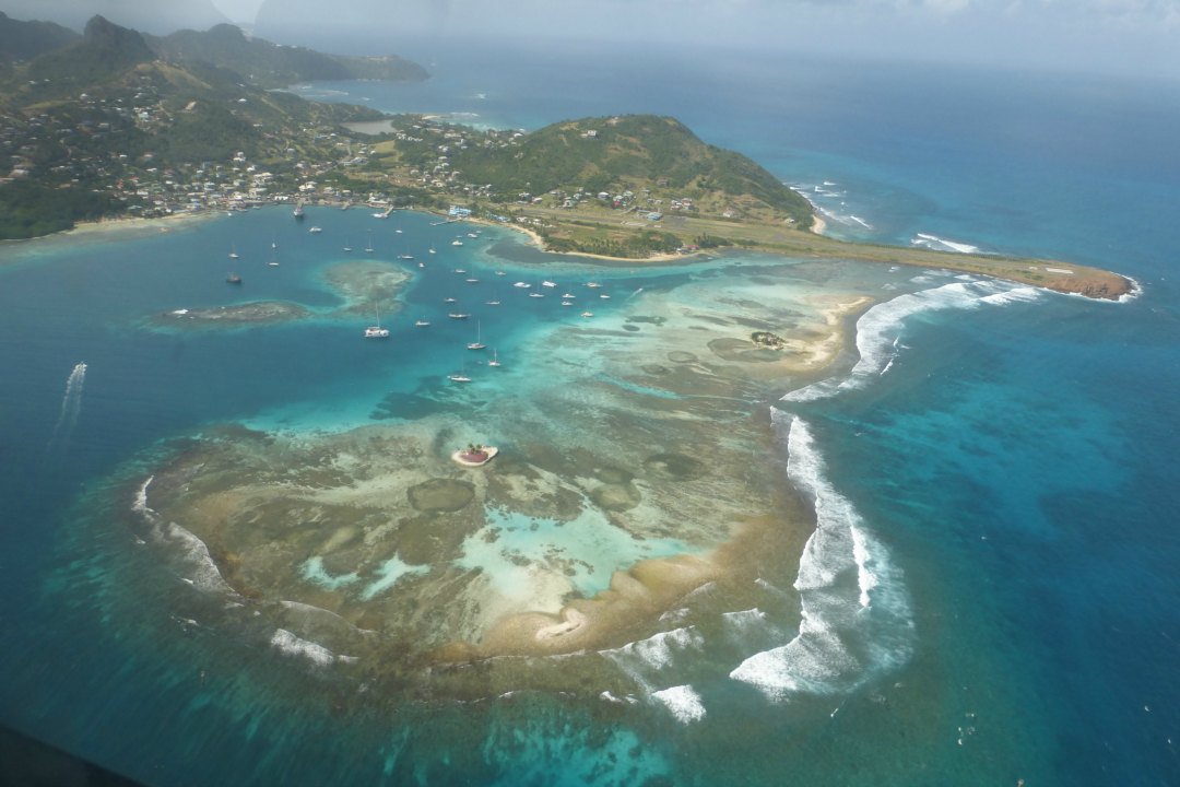 #kitesurfing in the #grenadines? Read our #blogpost for details on this dreamy #caribbean #kitesurf #destination goo.gl/h9kPnS