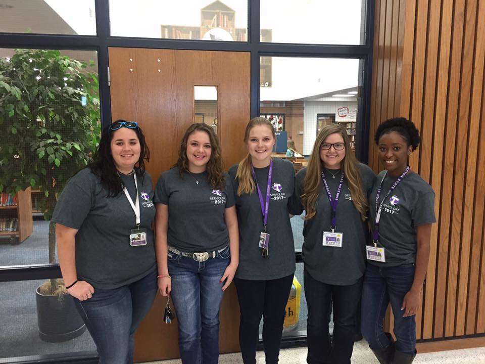 mselliott96's tweet photo. #TarletonServiceDay17 was great serving students at Henderson Jr. High! https://t.co/NTjKD8xACc