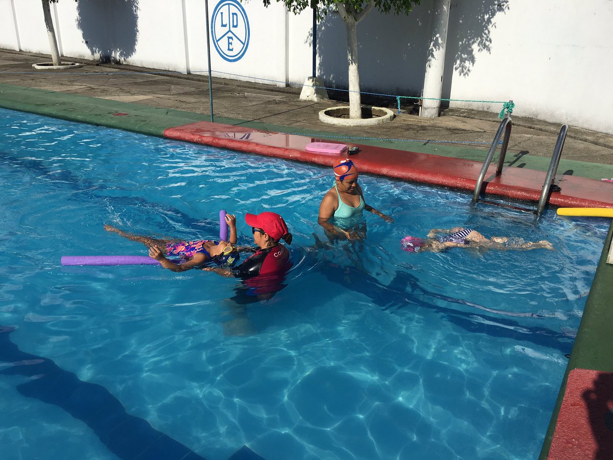 Triat_Ec's tweet photo. Clases de natacion para todas las edades en Barracudas LDE en Pto Azul https://t.co/ekydOxNnkA