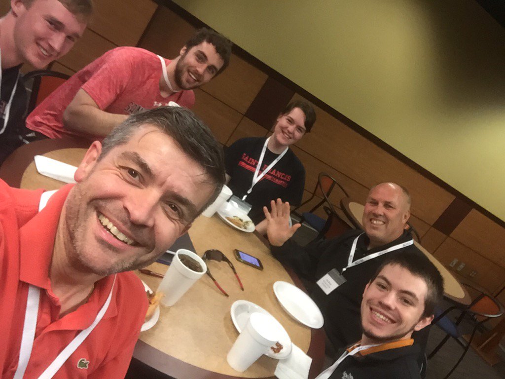 drmuinho's tweet photo. Pizza dinner with the #SFU crowd to kickstart the #KME2017 National Convention. @KMEMath https://t.co/RBn9ZQ6ZnV