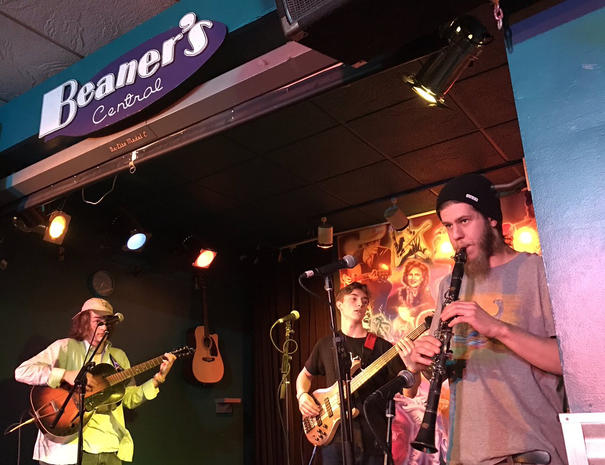 paddlepeddler's tweet photo. Free @beanerscentral One Week Live Show sponsored by @bentpaddlebeer #clarinetsolo #jacobmahon https://t.co/jXwKEG19Ub