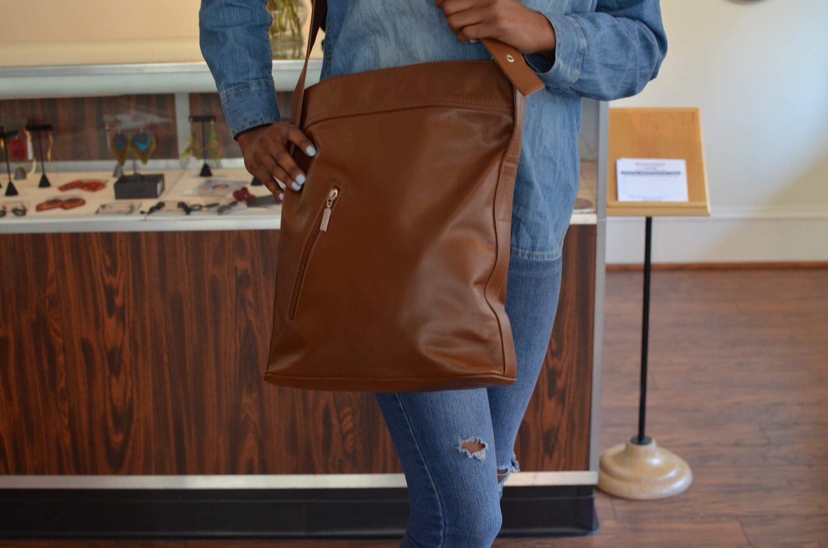 RoanokeBoutique's tweet photo. #ThrowbackThursday This lovely bag and necklace have been with us for a little while, come by and check them out! #teresagoodall #bulaggi https://t.co/WJvbNyuRiM