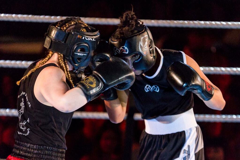 apronsforgloves's tweet photo. Gloves up and eyes wide open. See you at tryouts @chambar & @anchoreatery 🥊 #AFGtryouts || #AFG17 #RR17 #community #FUNdraising #vancouver https://t.co/zIFqv81FM4