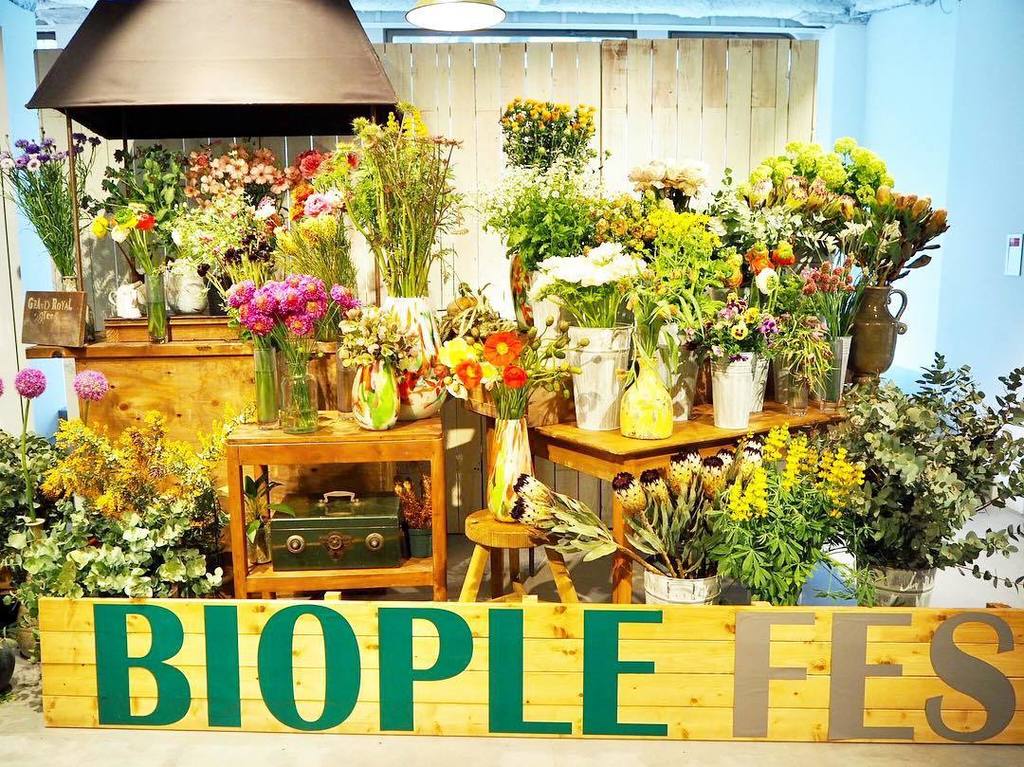 M_iuY's tweet photo. .
昨日は #BIOPLEFES #ビープルフェス へ。
身体に良くて、おいしいものを
たくさん見て楽しんだよ。
.
#beople #ビープル #event #flower #organic #healthy #よくばり女子 #cinq_style https://t.co/cjMnfF7Imk