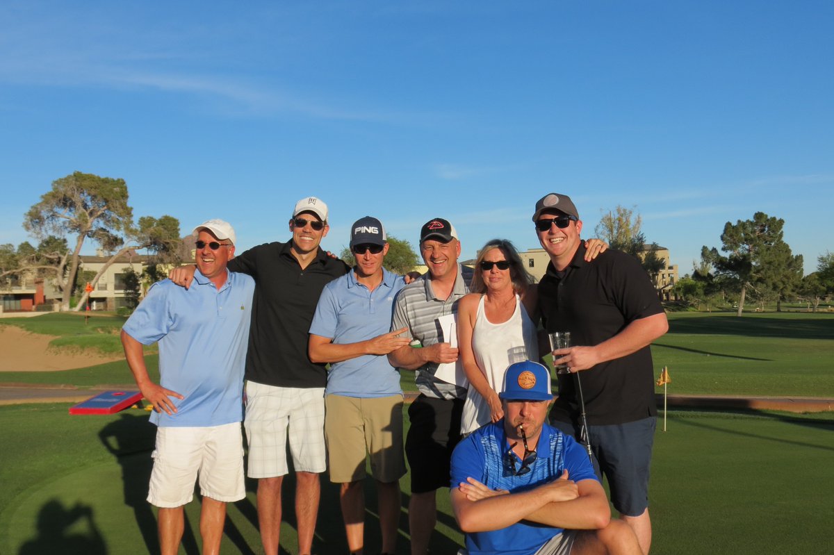 CorpRE_SLM's tweet photo. Celebrating Employee Appreciation day with a little food, friends &amp; fairways! Thanks @JLLphoenix #golf #letsplay #crushedit #JLL https://t.co/RzugfKXIso