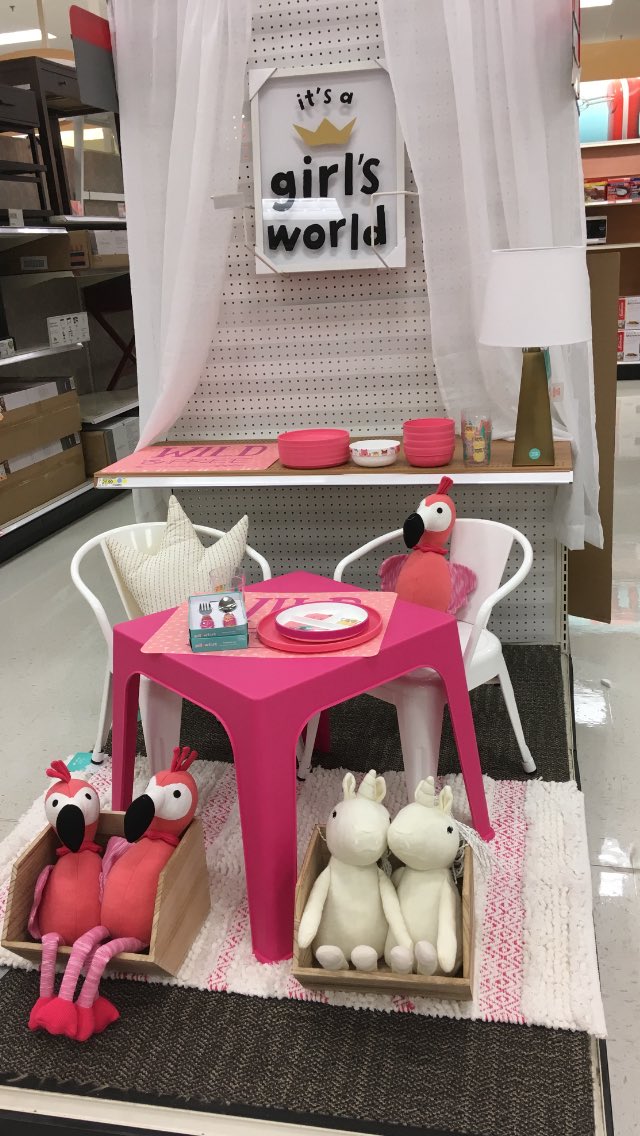 SydneyWeaver16's tweet photo. Endcap game on fleeek 🎯 #EasterReady 🐇 #ChildStyle 👑🦄 #KitchenIdeas ☕️🍽🕰#ColorCoordination #WeAre111 #T0111 #TargetStyle https://t.co/sNVNWTGwbu