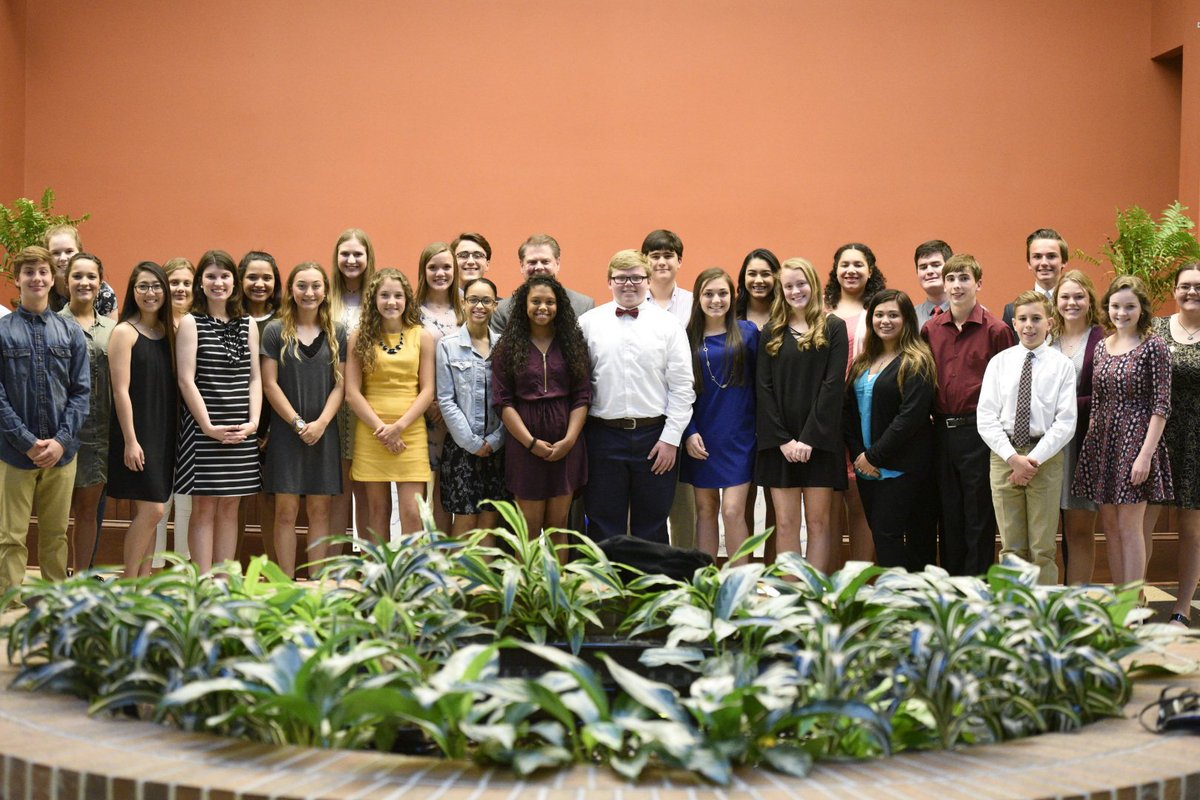 stppschools's tweet image. .@STPSBSupt inaugural Superintendent's Student Advisory Panel honored at tonight's Board meeting.

Impressive group of 32 young men &amp;amp; women.
