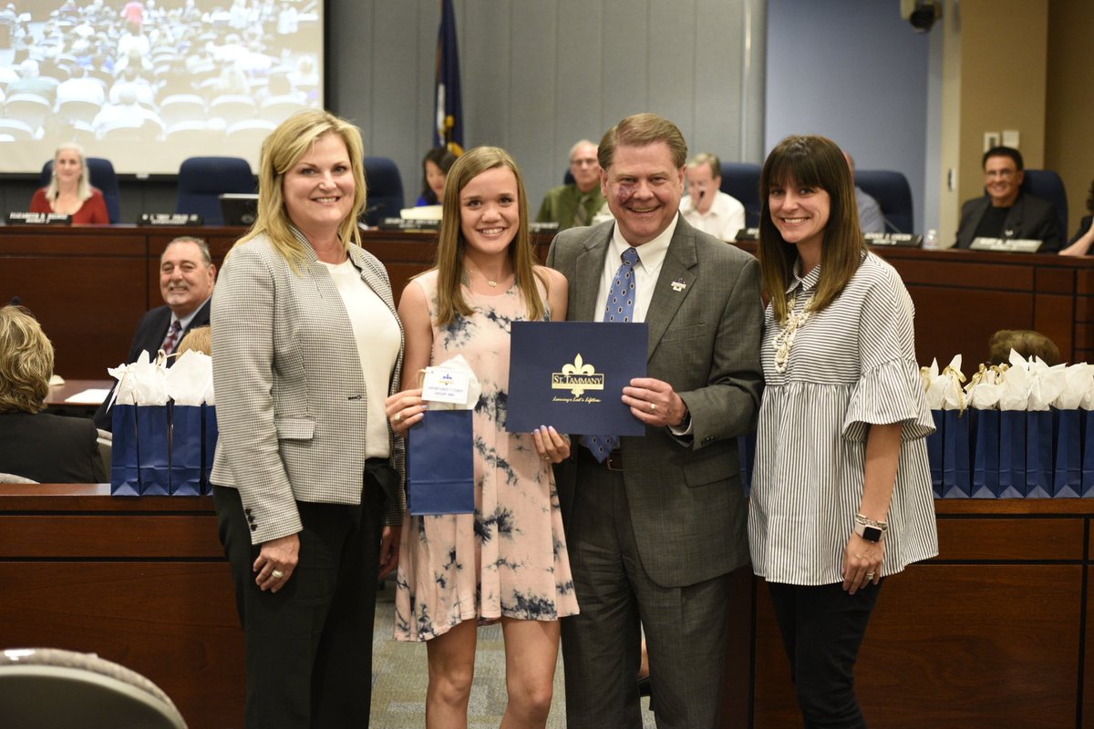 stppschools's tweet image. .@STPSBSupt inaugural Superintendent's Student Advisory Panel honored at tonight's Board meeting.

Impressive group of 32 young men &amp;amp; women.