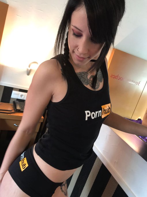 Some pics from yesterday's shooting 😜 with @ROBINREIDX for @Pornhub https://t.co/E0MMS2JGjr<a class="tags" href="/tag/robinreidx">@robinreidx</a>