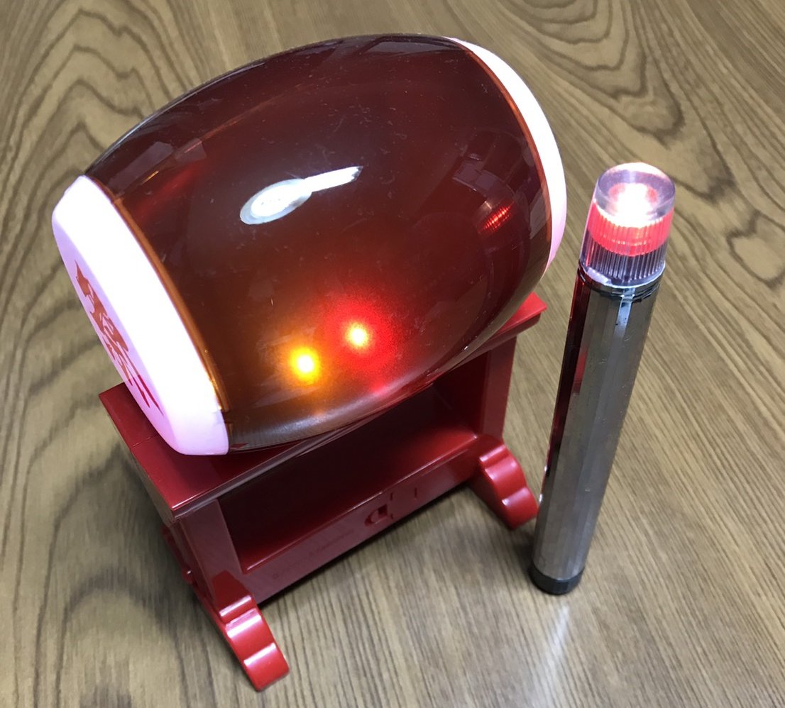 kshimu's tweet photo. 新旧ペンラ、夢の饗宴
（新は2017年Jr.祭り、旧は約30年前のもの）
ペンラの進化、すごいｗ https://t.co/V6AP7yy7Dz