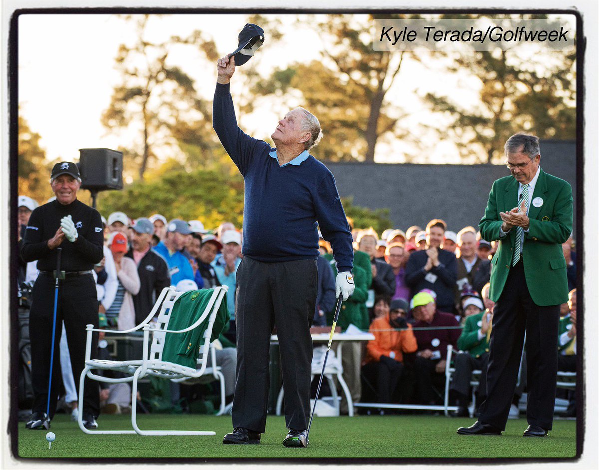 .<a href="/jacknicklaus/">Jack Nicklaus</a> raises his cap in honor of #ArnoldPalmer during the tee shot ceremony of #themasters