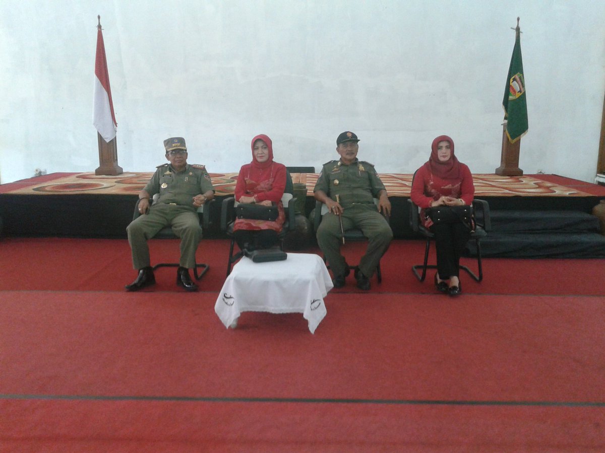 Koes59's tweet photo. Sertijab Kepala Satuan Polisi Pamong Praja kab. Purwakarta dari Drs. H. Saepuddin M.Si kepada H. Kusnadi SH https://t.co/s2PzskRgqA