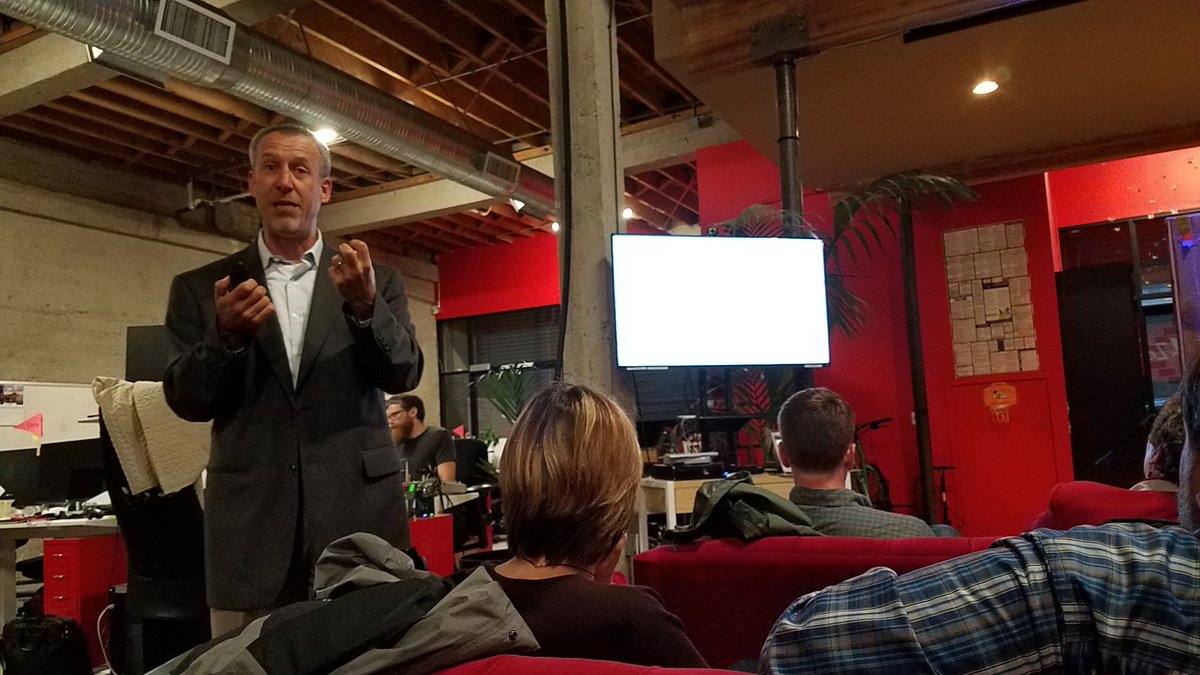 kmbrleestephens's tweet photo. @BoazMaor #pulselocalsv talking about #customermaturity. High service & low software revenues = customers that should churn. https://t.co/NsfkDzwxJ1