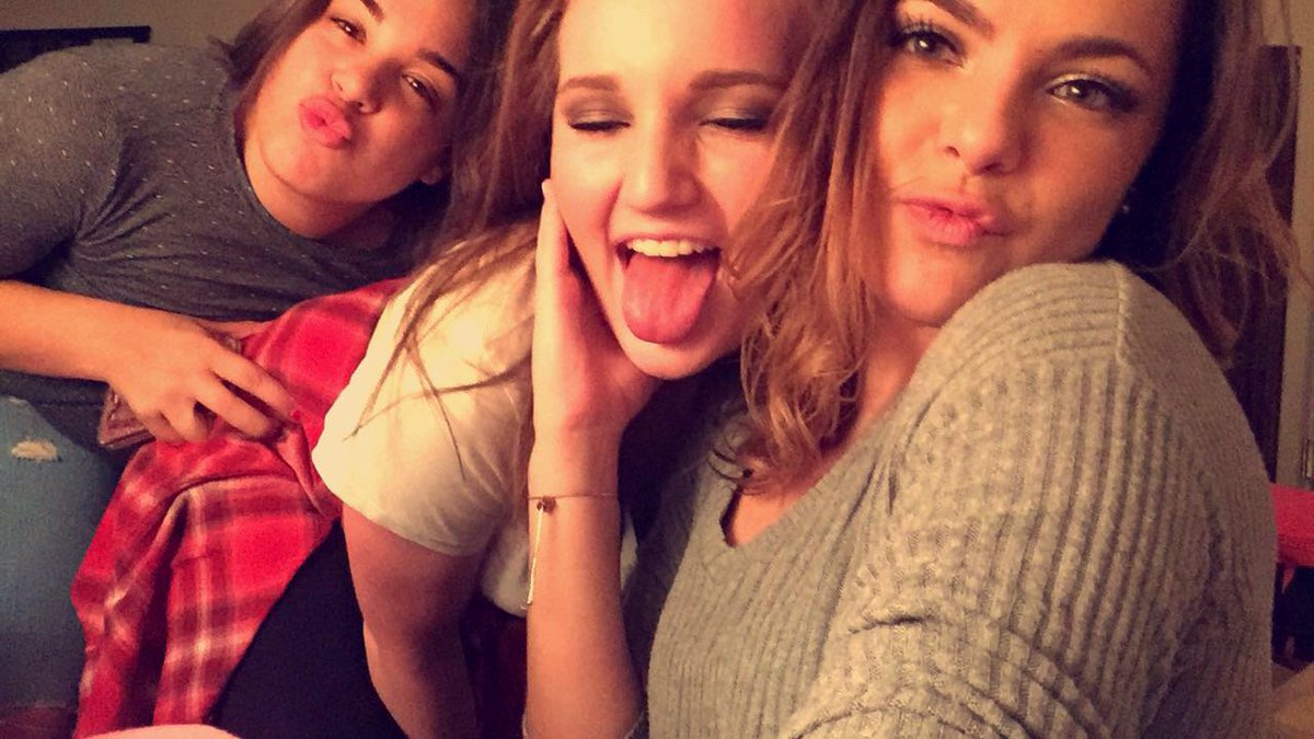 paigelmao's tweet photo. Happy birthday Shannon!! Hope you had the best day everrr🎊🎉💕1️⃣6️⃣ @shangrady_ https://t.co/Qif0ishHi4