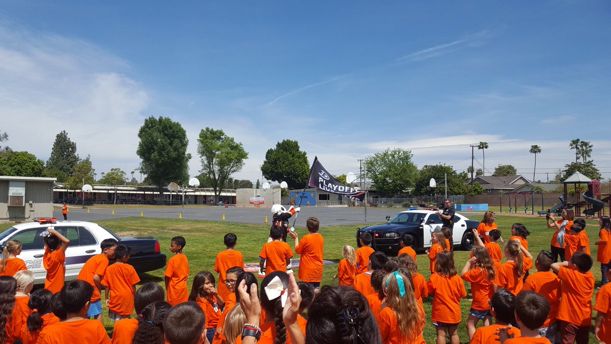 MrsShoshLevin's tweet photo. Had a great time celebrating the @AnaheimDucks today at @Hermosa_Drive. Let's Go Ducks! #PaintItOrange https://t.co/yQLpFRBimY