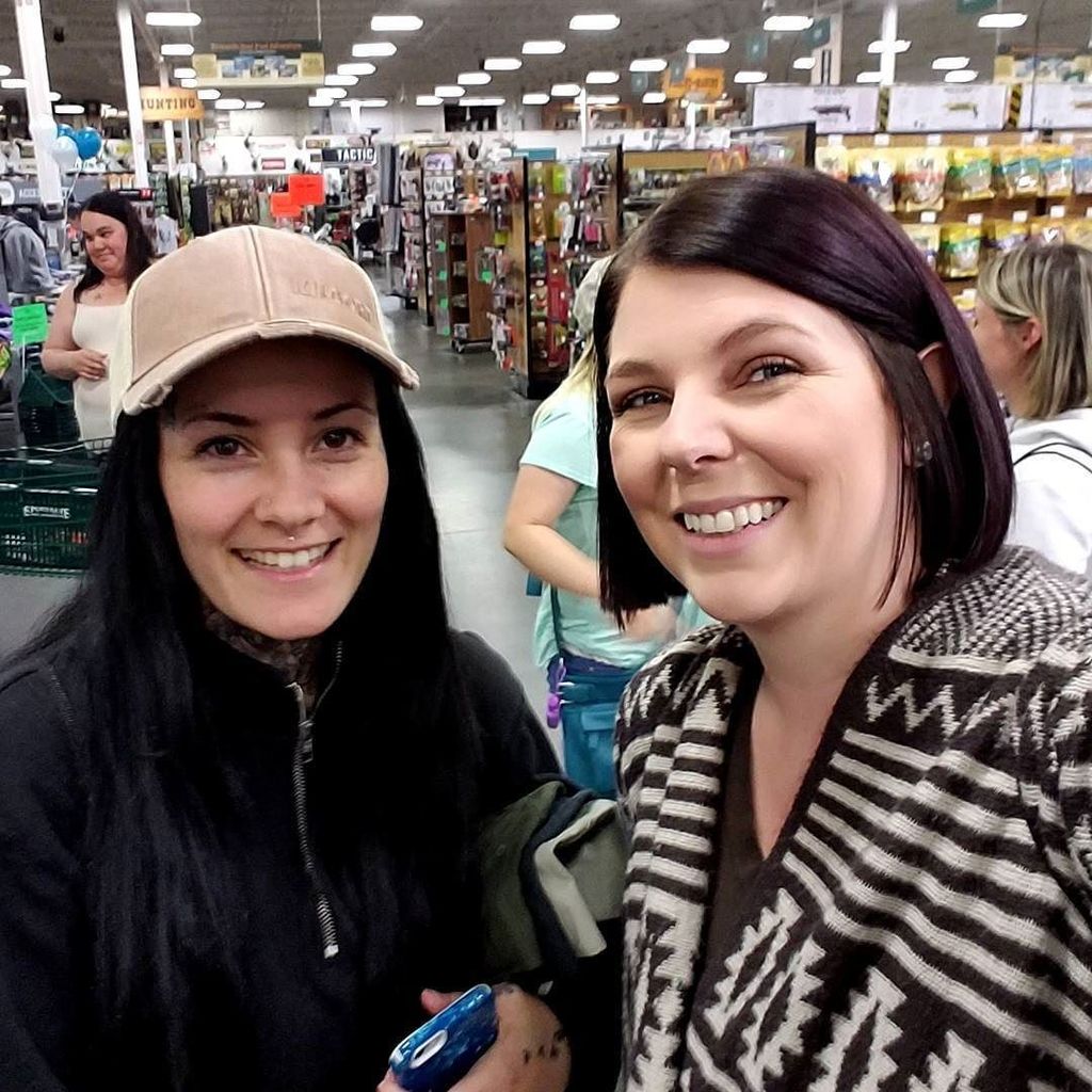Hunting_Widow's tweet photo. @dianajenkins23 and I are at the Sportsman's Ladies Night!  Bring on the raffle!

#THWP #DianaJenkins #SportsmansW… https://t.co/J9Le94pweP https://t.co/KPkygeHltR