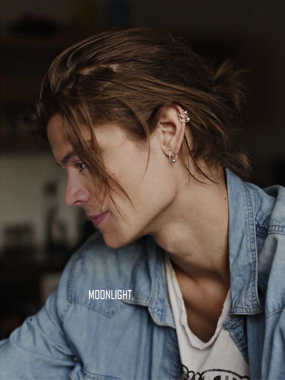 vague_styles's tweet photo. he kinda looks like Jim Hawkins to me (if you know who that is, we need to be best friends) dt: Kris bc she's queen 👑 @hazstylestrash https://t.co/4VBKIOKfLc