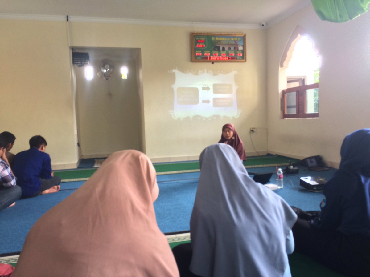[LIVE REPORT] #mcd Mini Class Discussion yg bersamai dgn Mbak  Ayu di musholla FE UNY 😊
