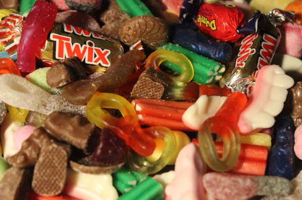 TÄVLING: Vinn din kroppsvikt i godis (1kg kroppsvikt = 1kg godis)
3st personer vinner! 
Vinnare utses 10 April 21.00! 
Regler:
1: RT
2: Följ