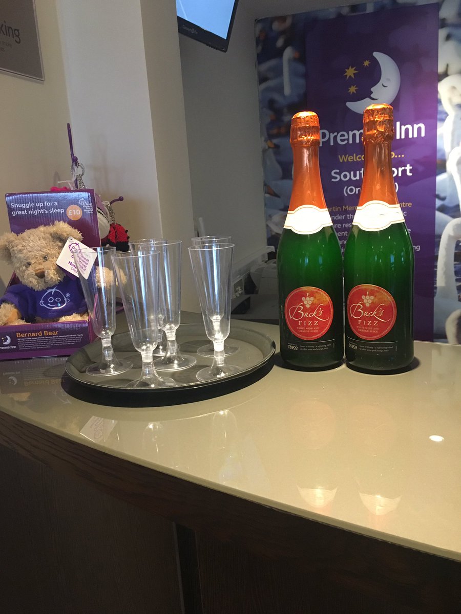 Buck's Fizz at the ready for all of our guests going off to ladies day! 🐎 <a href="/AndyFr4ncis/">AndyFr4ncis</a> <a href="/franb1969/">Fran Broadhurst</a> <a href="/SDEBDD/">simon ewins</a>