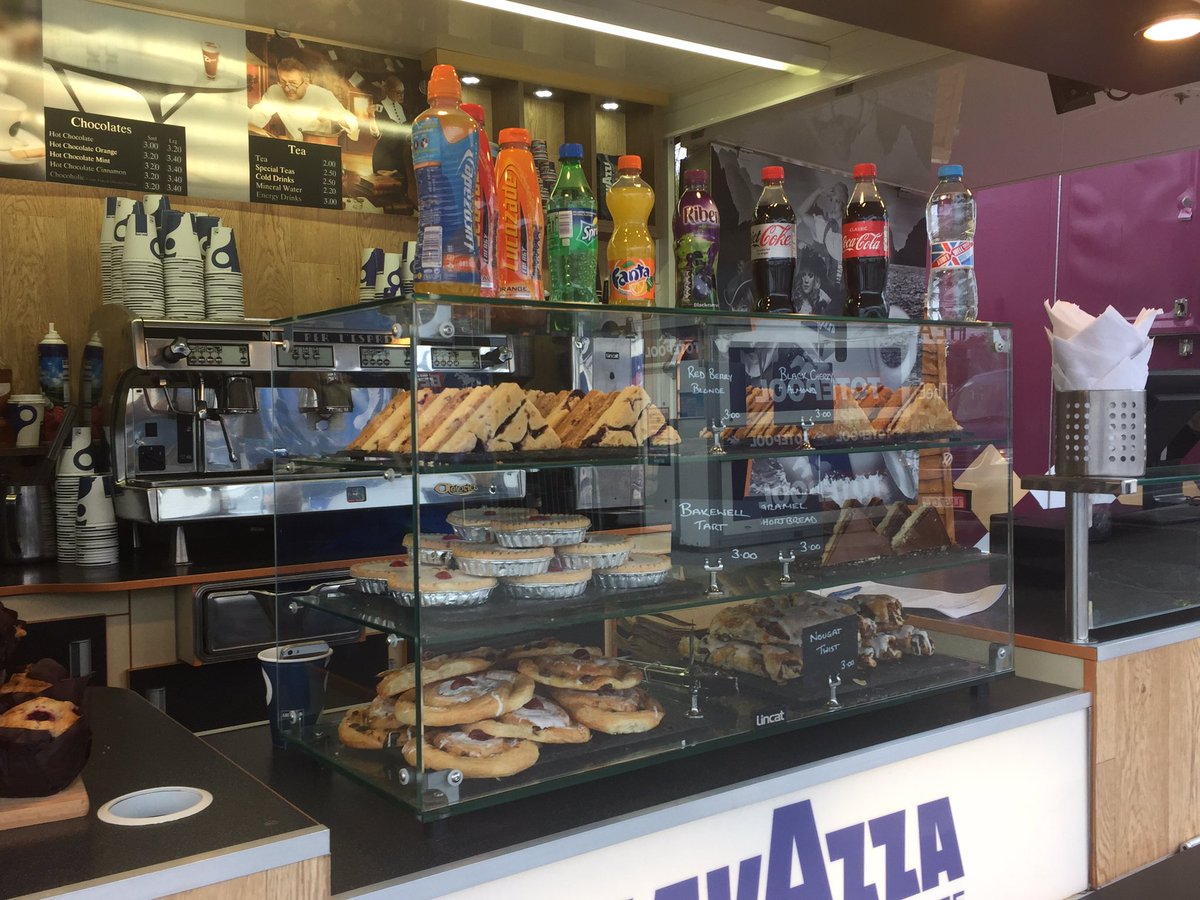 EventcoffeeCo's tweet photo. Day 2 @AintreeRaces @QuickbarLtd ladies day! Come and see us for a lovely cup of @LavazzaUK coffee! @Freemans_EP #FeelTheExcitement https://t.co/nfbkebWNl3