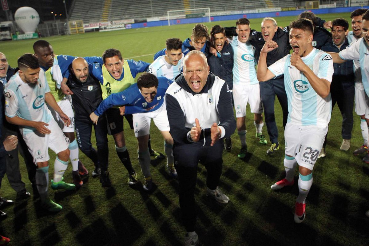 V_Entella's tweet photo. Su sito ufficiale la #photogallery di #EntellaRoma #PrimaveraTimCup #ForzaEntella https://t.co/7GbGVLfBuJ https://t.co/yDL9XcBoBD