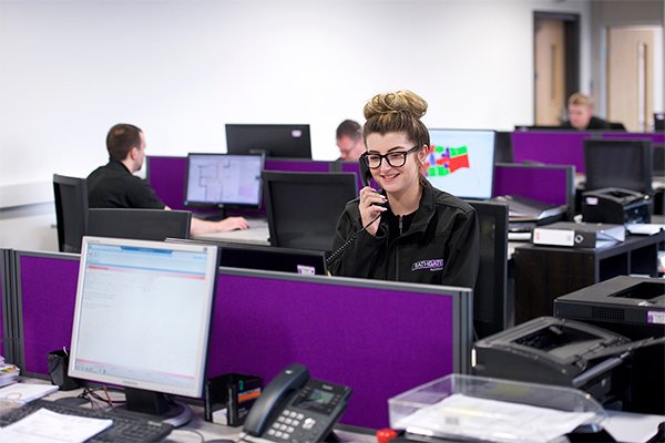 BathgateGroup's tweet photo. Bathgate Flooring’s experienced technical services team are on hand to provide product advice and bespoke CAD floor plan designs #Permaflor https://t.co/NW8gh6nMNz