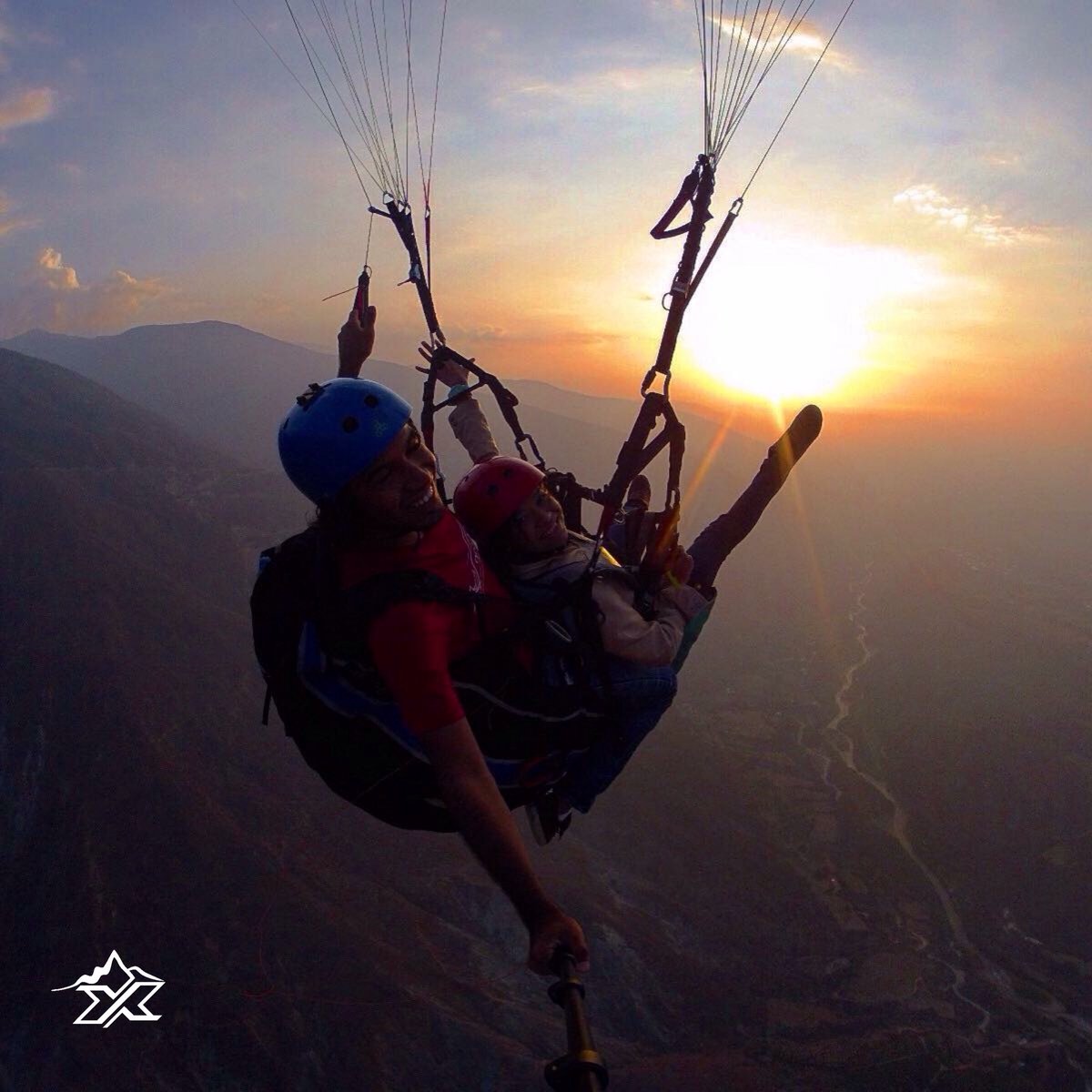 La ESPERANZA se LEVANTA como un ave fénix, de las cenizas de los SUEÑOS rotos!🇻🇪
Síguenos en Instagram <a href="/ciudadextrema/">ciudad extrema</a> #libertad#volar