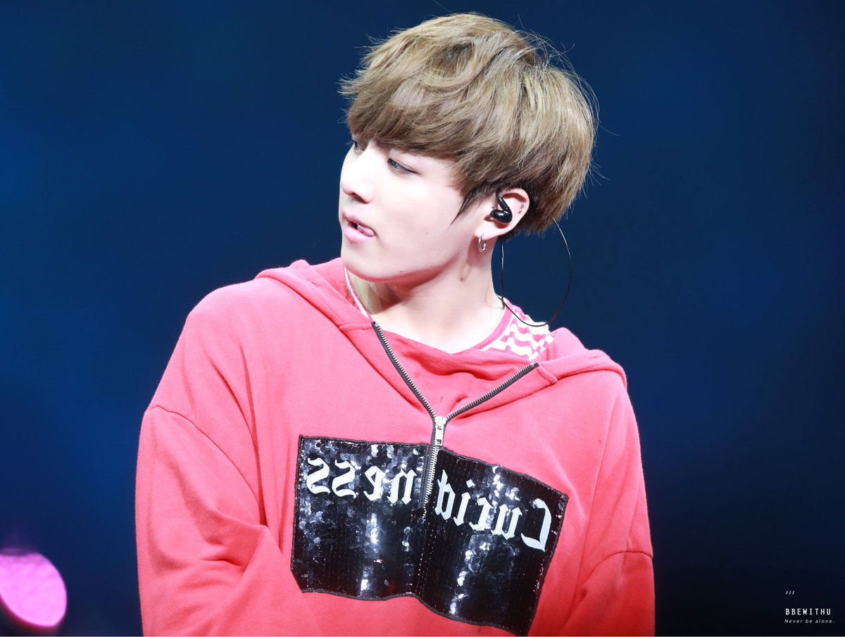 bbewithu's tweet photo. 20170324 Newark wings tour #JUNGKOOK #정국 #방탄소년단 #BTS https://t.co/PLz3Wn43yP