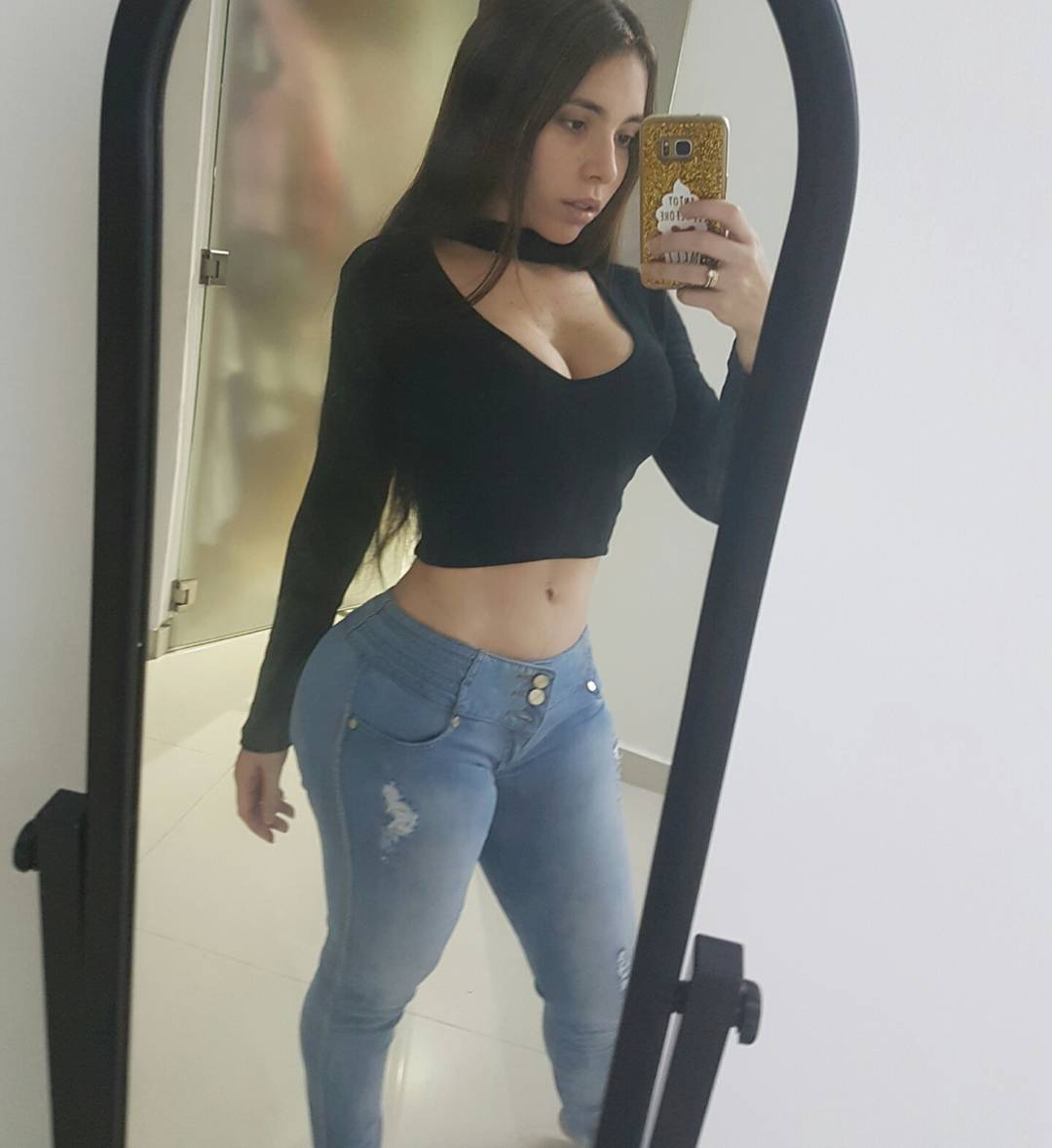 Thicc ass in jeans