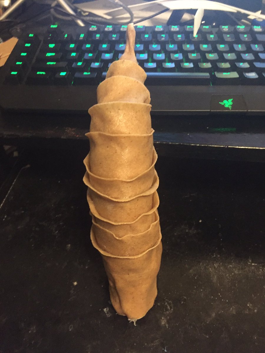 etherealashie's tweet photo. More progress on my #Raishan horns, I got one of them looking dragon like #worth #Criticalrole #diseaseddiseaver #imadragonnow #whereslarkin https://t.co/OTyJW5FRXr
