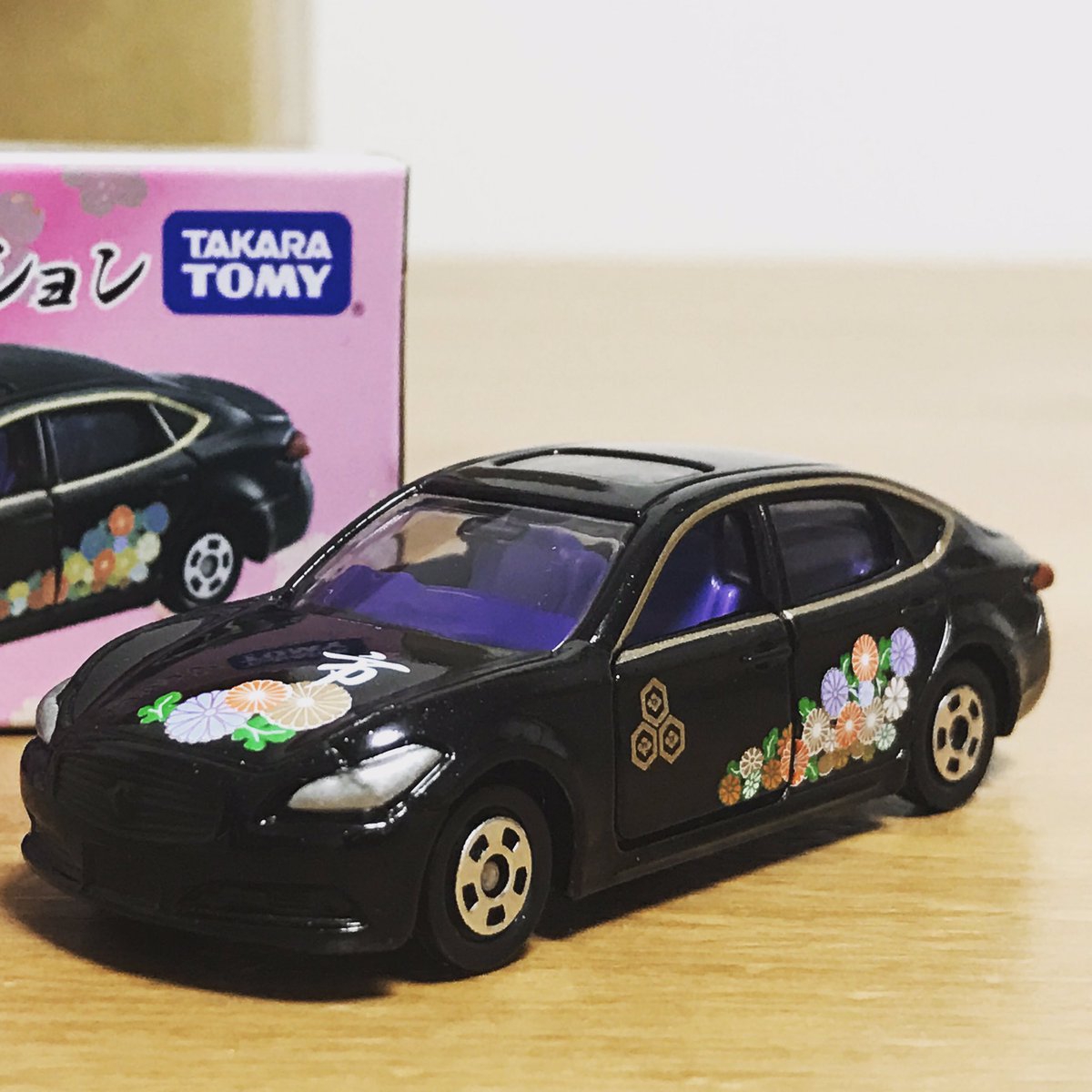 おもちゃんねるん 15時に公開予定のトミカお市の方 日産シーマ オムニ7で簡単に買える事が出来るようになってよかった トミカ オムニ7 お市の方トミカ 日産シーマ 限定トミカ