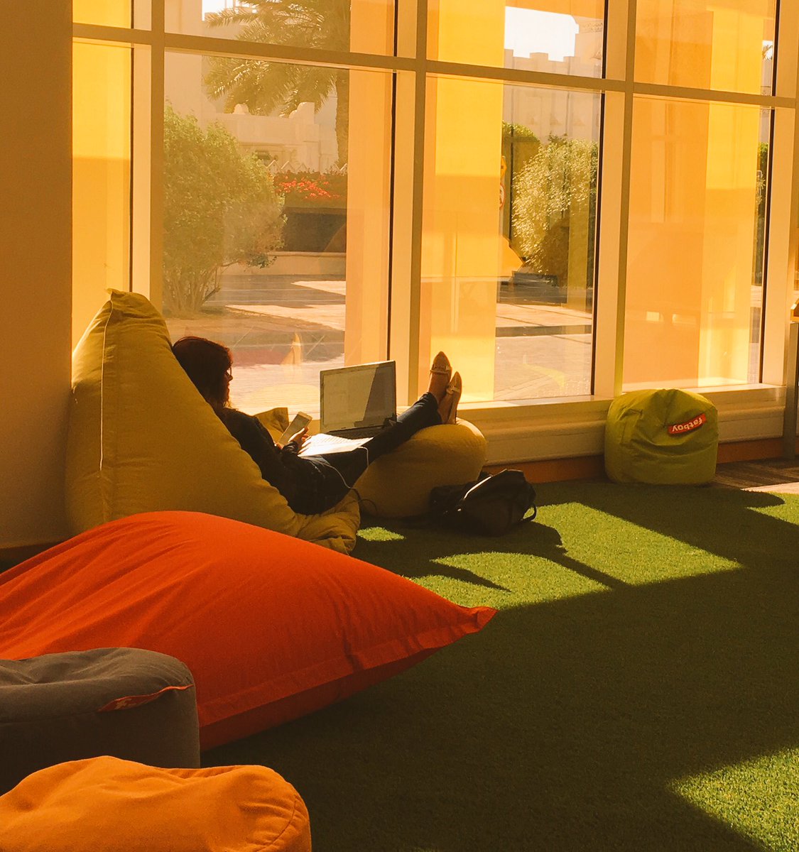 VCUQLibrary's tweet image. The VCUQ Library brings the outdoor indoor!! Find loan and lawn @VCUQLibrary:)#librarylife #libraryisnotjustbooks #libraryspace