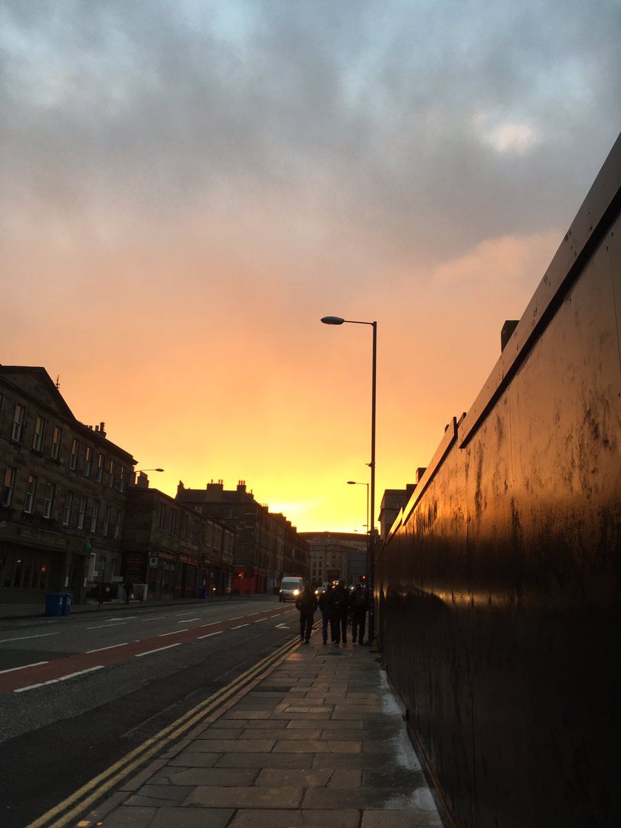 Just another morning in Edinburgh. Mesmerizing #Edinburgh #morning #FridayFeeling #amazed #sky #Scotland #bestcolorsever