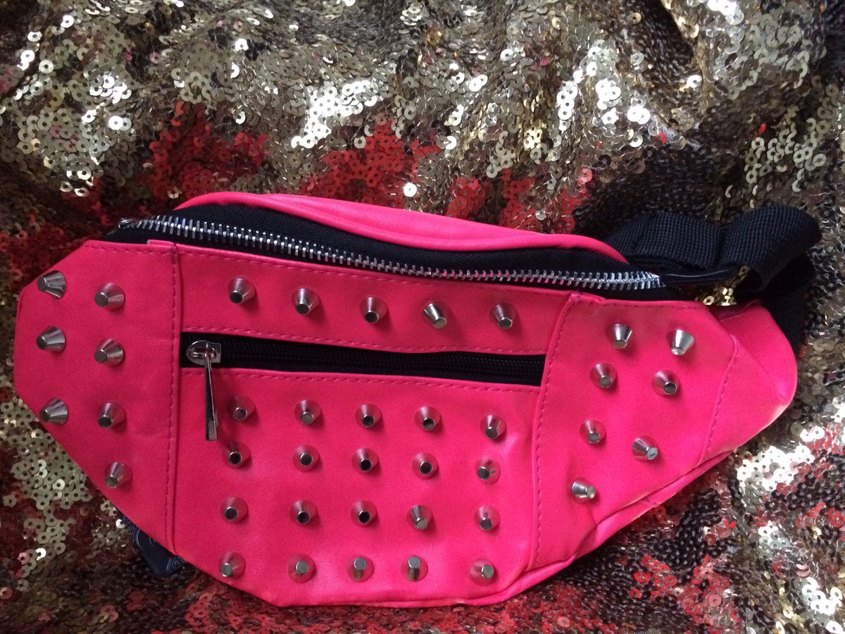 ruby1981uk's tweet image. Dusting off my bumbag ready for #DanceForLife in Sheff on Sat with my Tena Lady Crew. @Sianygibby will you be there rocking your shell suit?