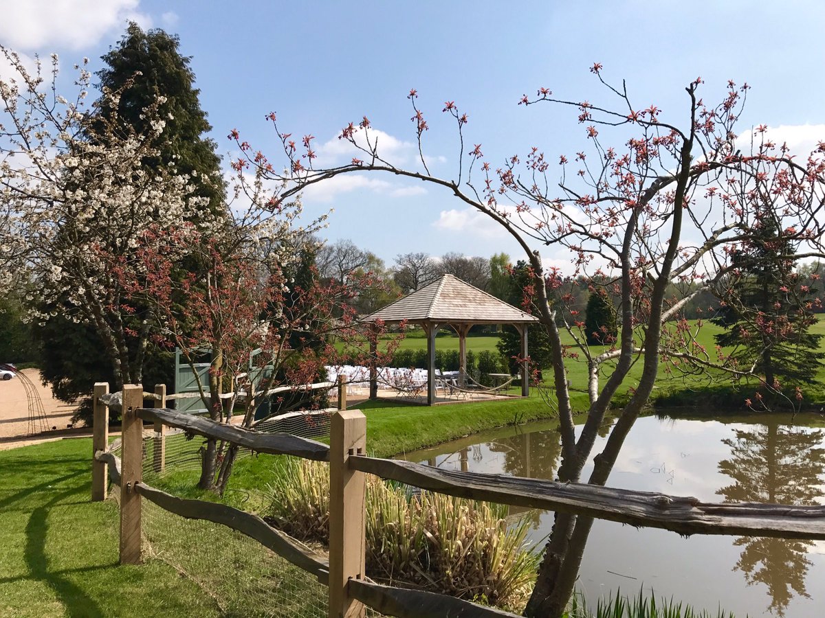 BrookfieldBarn's tweet photo. A stunning day for our first wedding of the season, beautiful styling by the couple and incredible cake. Congratulations to S&amp;P! https://t.co/YRFIpB4mlA