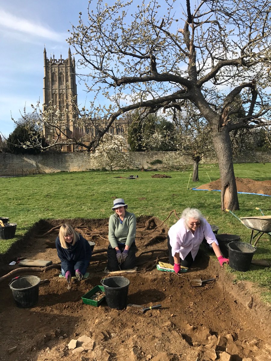 Last day digging in this beautiful place <a href="/LandmarkTrust/">The Landmark Trust</a> <a href="/LandmarkHistory/">Caroline Stanford</a> #Cotswolds #sunshine #spring #Archaeology #ChippingCampden