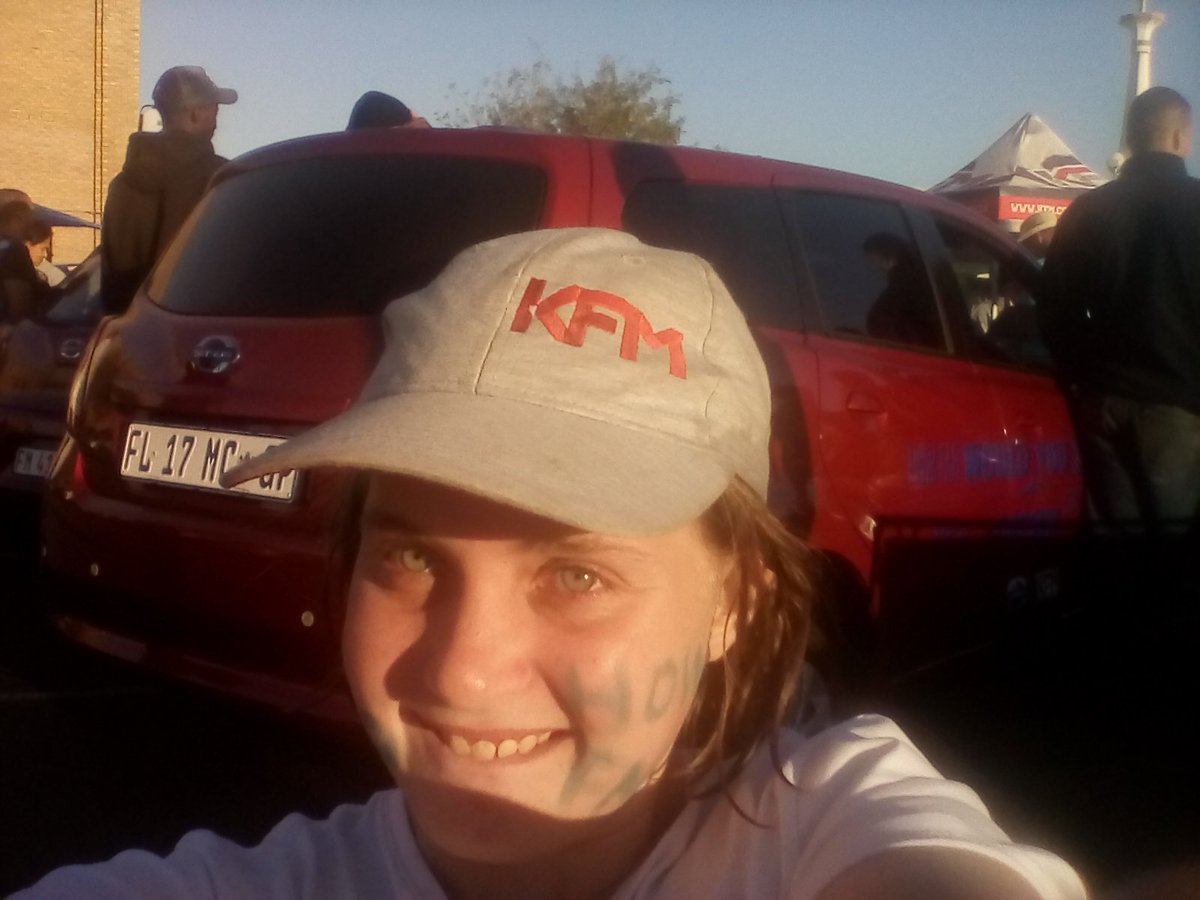 nikita_schronen's tweet photo. Selfie Vibes with the Datsun GO #HowFarForAGO @kfmza https://t.co/EX5kKuNneR