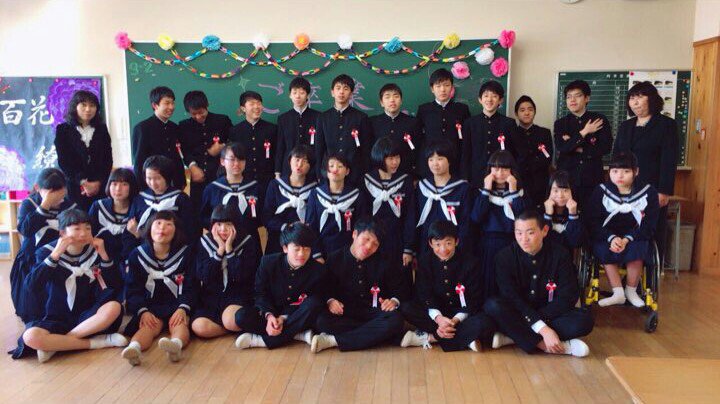 shima_coco0556's tweet photo. 高校のクラスもえいけど
やっぱ2組が1番やな〜。
みんな生きとるろ〜か。
会いたいぜ… https://t.co/jSgF7PMzRm