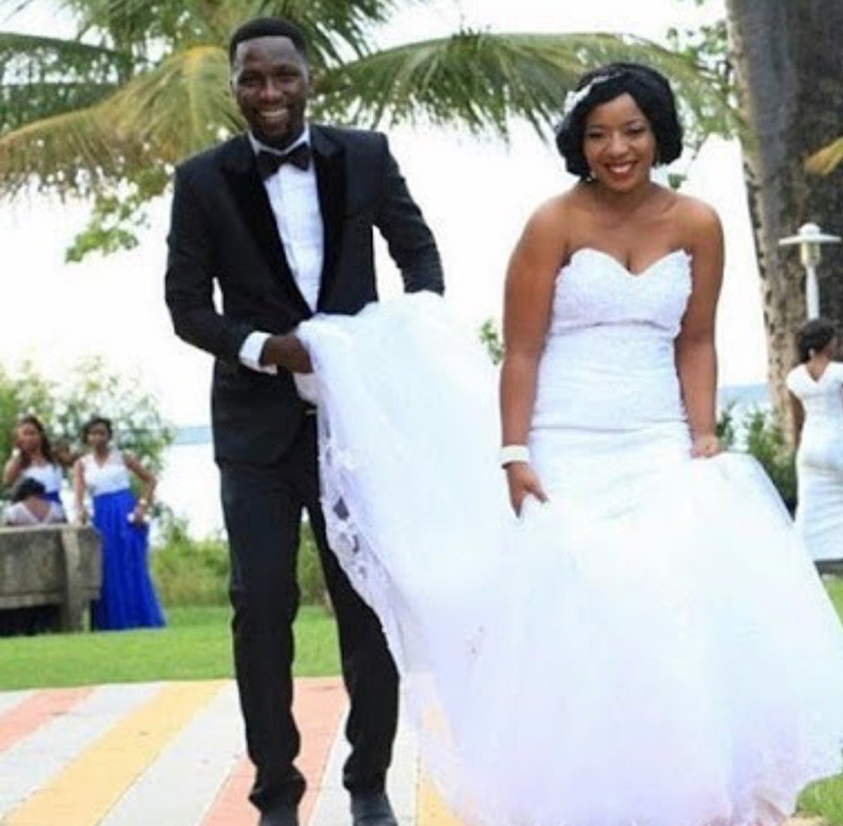 Mkewe na mtoto wake wanamuulizia!!! Na sisi marafiki zake tunamuulizia pia!!!
#TUSIMSAAUMCHIZI