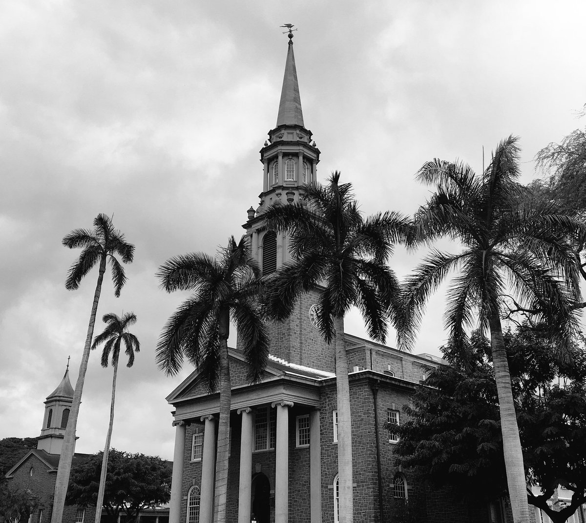AulaniFreitas's tweet photo. Such a beautiful church! #centralunionchurch #drivingby #hawaiinei https://t.co/1iBPtQ9bPb