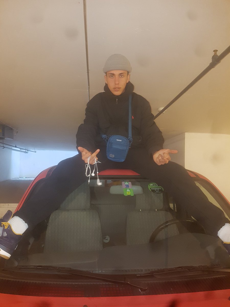 crocodeal16's tweet image. Tunnel vision.