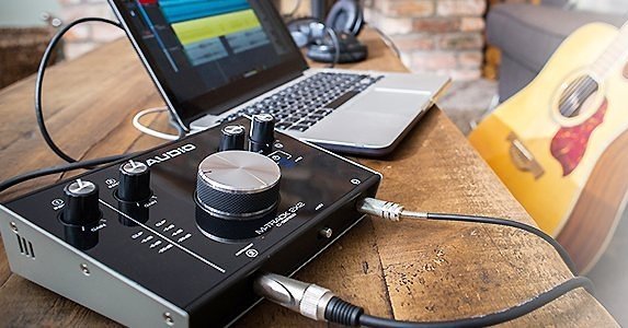 من الكروت الصوتية الصغيرة
خيار جيد للمبتدئين
تأتي بنوعين
M-TRACK 2*2
M-TRACK 2*2M 
النوع الثاني يأتي بمداخل MIDI

السعر : 100 $